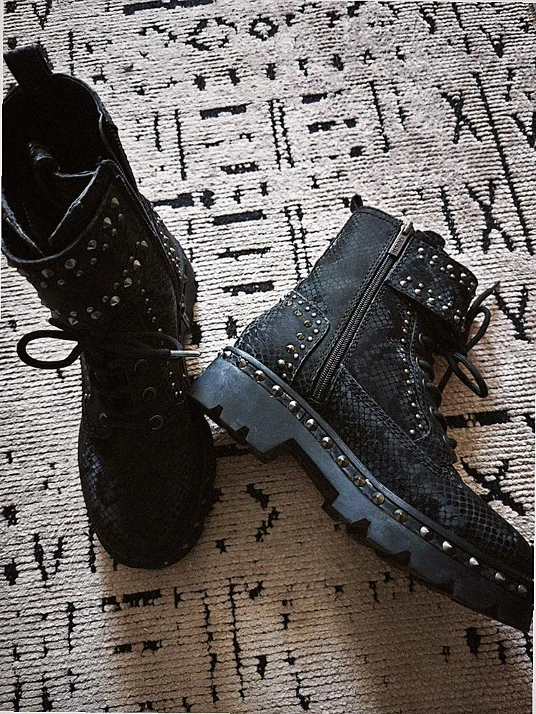 Guess Damenboots Nieten Schwarz Anthrazit Gr. 38, 1x kurz getragen wie neu