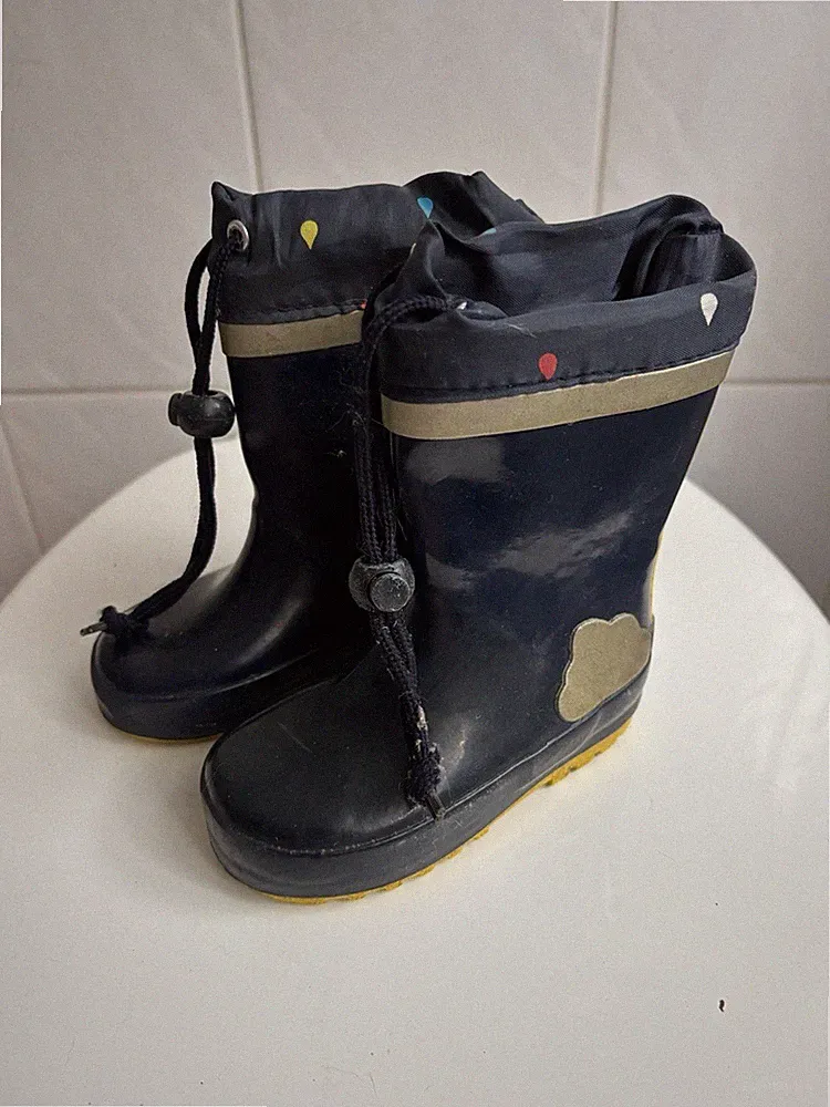 Gummistiefel für Kinder in dunkelblau mit Zugkordel in Größe 22