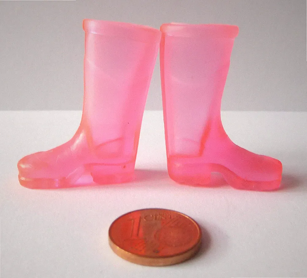 Gummistiefel Schuhe Garten schwarz rosa grün Blümchen Puppenstube Miniatur 1:12