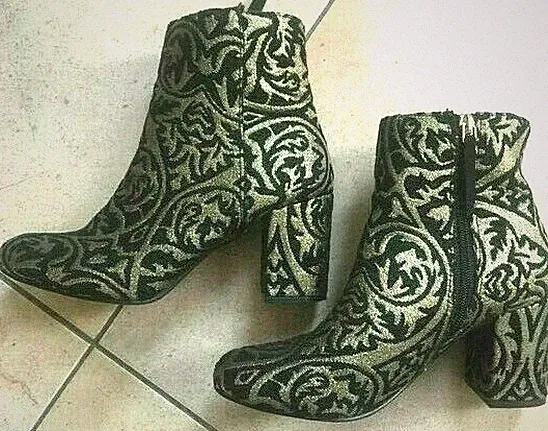 halbhohe Stiefeletten - JustFAB - schwarz / gold - Ancle Boots - Goldfäden - TOP