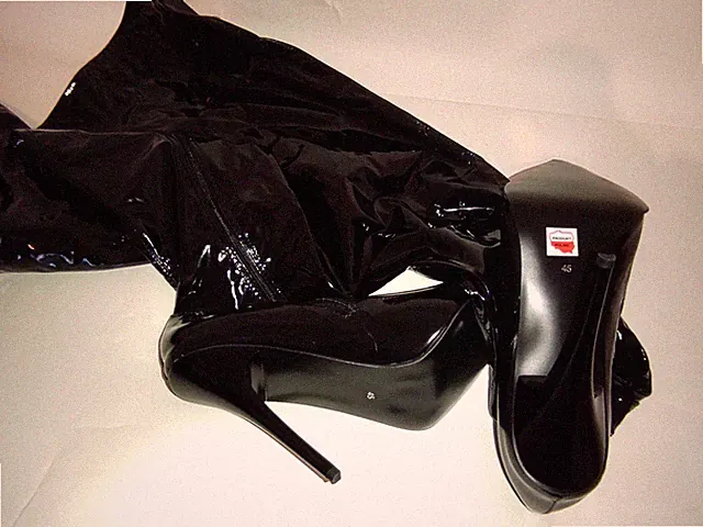 Handmade Overknee-Stiefel lack Absatzhöhe 13 cm schwarz grobe 37 - 47