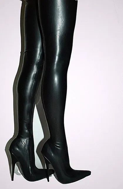 Handmade stiefel latexX die nach Ihren Maßen auf Bestellung gefertigt werden