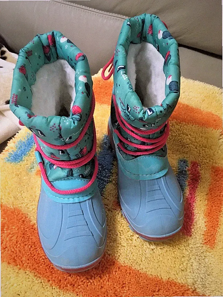 hell blaue gefütterte Mädchen Gummi Stiefel / Schlitten fahren Größe 29