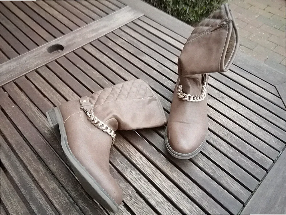 Juliet schicke gesteppte Kunstleder Stiefel Stiefeletten braun 40 Kettchen 6,5