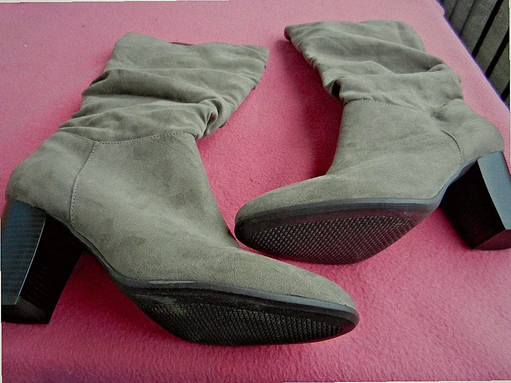 K Pesaro Damen Wildleder Imitat Stiefel Gr. 41 in Grau-Beige neuw.
