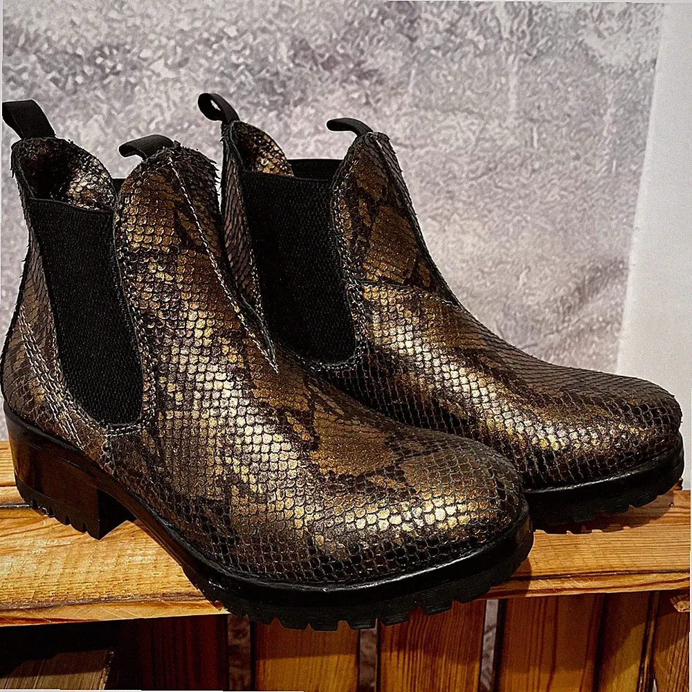LAZAMANI Damen Leder ChelseaStiefelette/Boots Schlangenoptik schwarz/grün/bronze