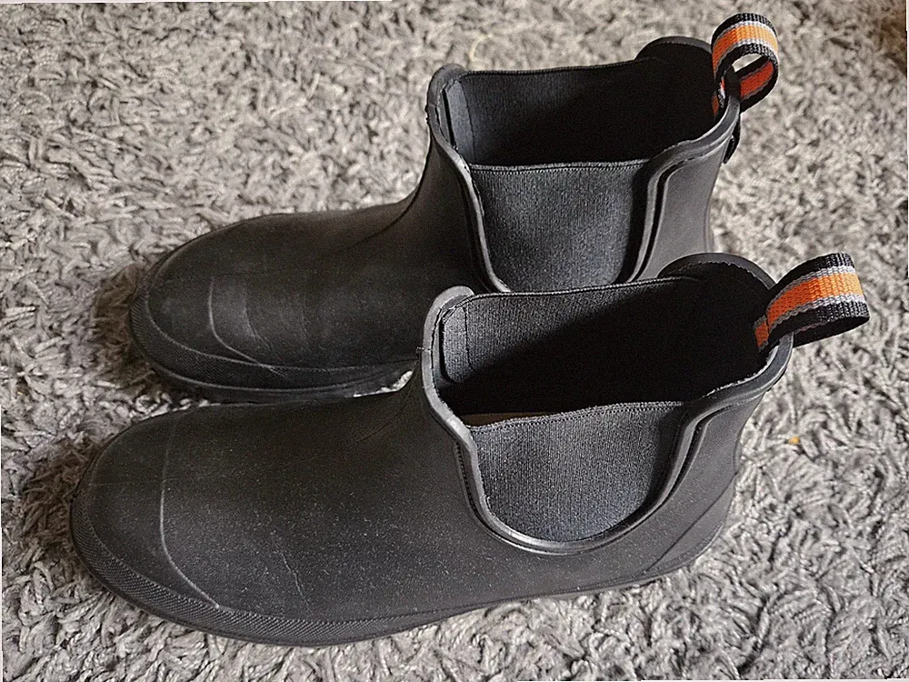 47 Gummistiefel