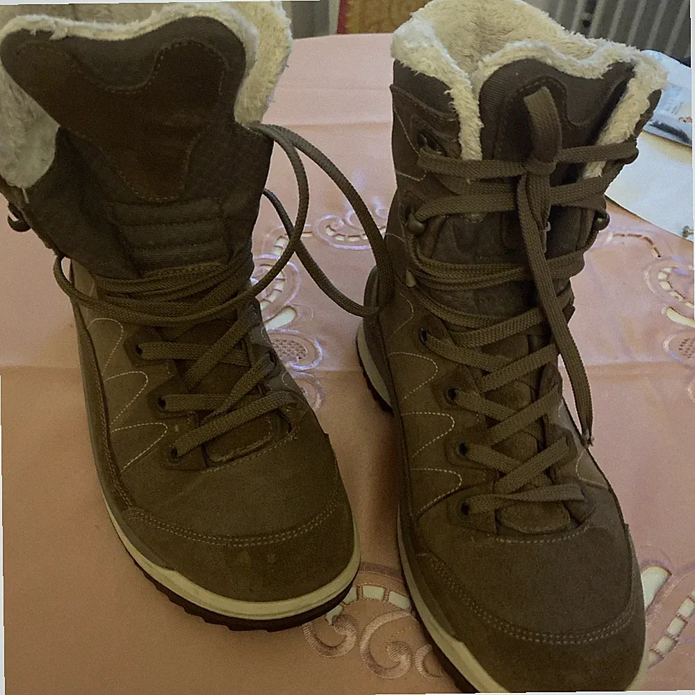 Lowa Damen Wanderschuh und Winterstiefel Wasserdicht, Atmungsaktiv EU 42
