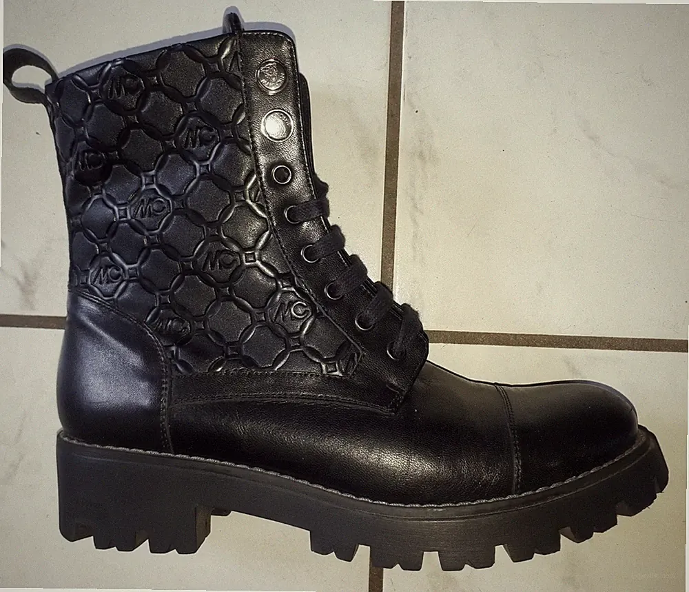 Marc Cain Boots Gr. 39 - NP 299,90€ Schwarz Leder Logo-Prägung Booties