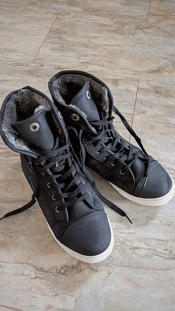 marineblaue halbhohe Winterschuhe in Gr. 40
