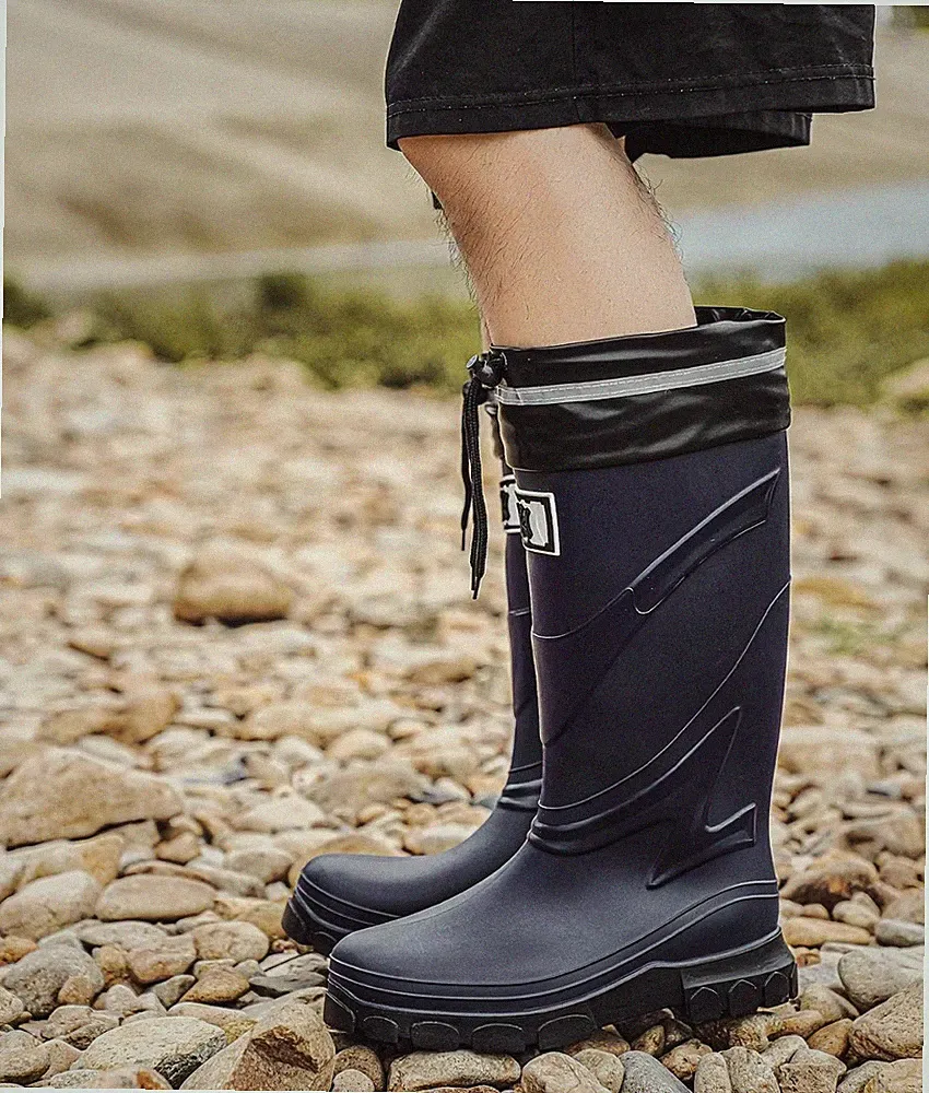 Marineblaue wasserdichte kniehohe Regenstiefel mit Kordelzug oben zum Angeln