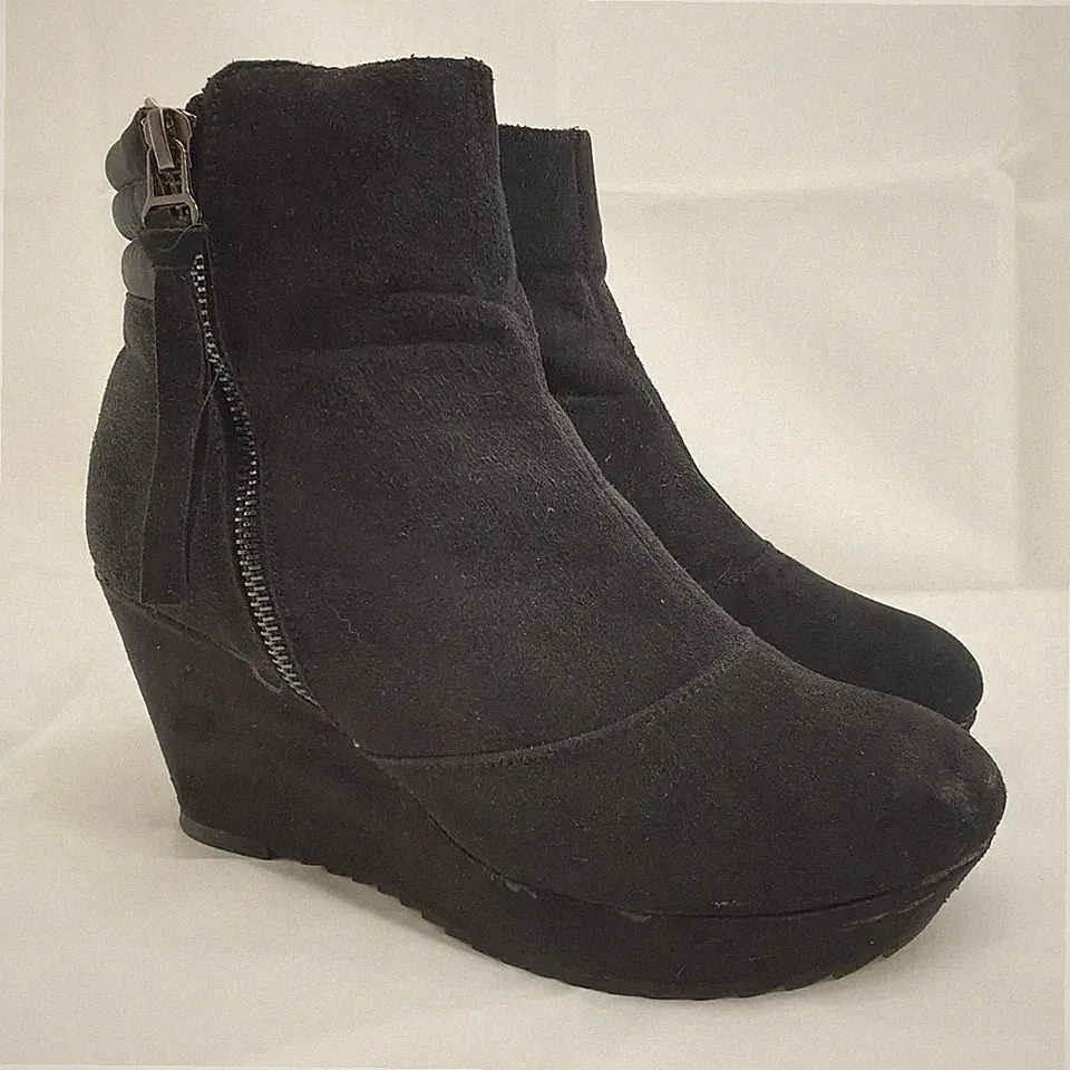 Marks and Spencer M&S schwarze Wildleder-Stiefeletten Reißverschluss Keilabsatz UK-Größe 5