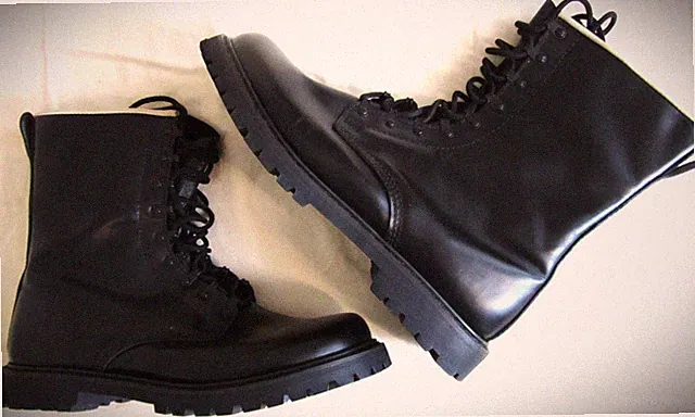MFH Kampfstiefel Gr. 50 Vollleder schwarz Stiefel Springerstiefel BW 9 Loch