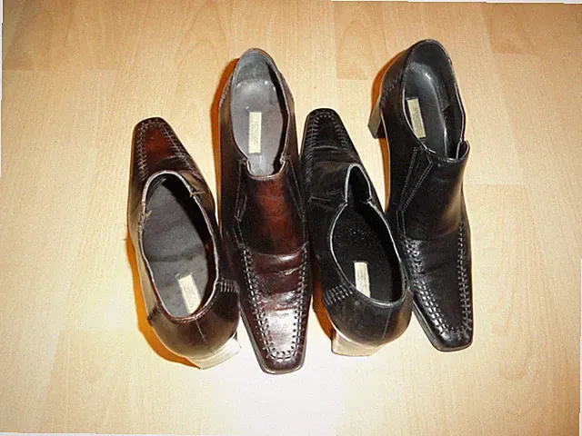 MINOZZI MILANO 2 Paar wunderschöne Stiefeletten, Gr. 37 Schwarz u. Braun