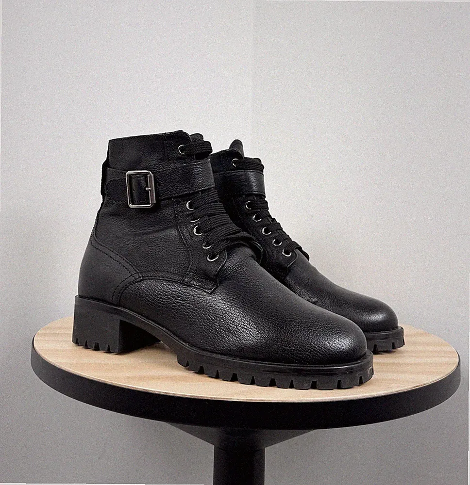 Miu Miu Damen Schwarz Leder Schnürstiefel Combat Boots Schnalle Lug Sohle...