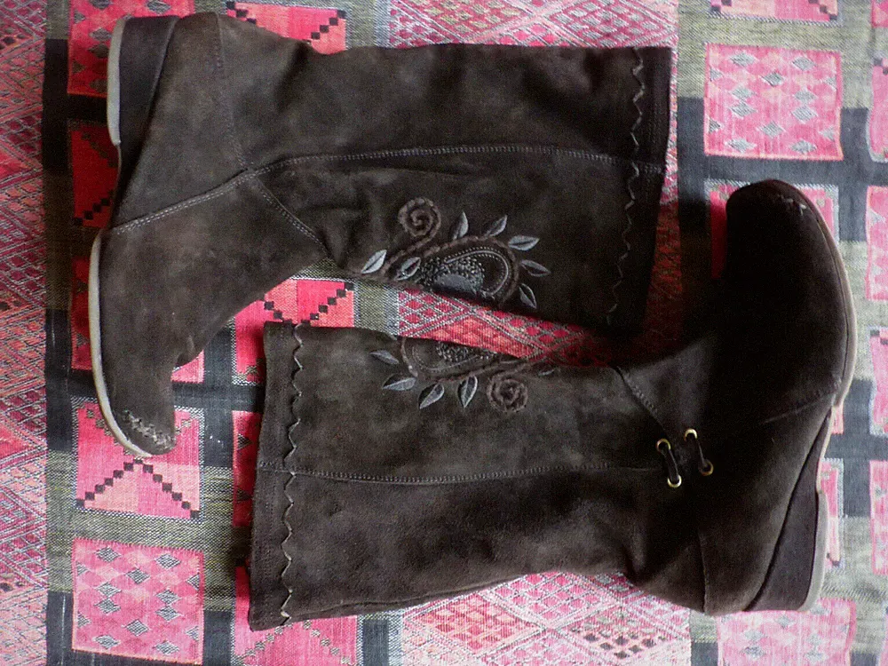 Mokassin Stiefel Wildleder Braun Gr. 41 mit hübscher Stickerei Bestickung