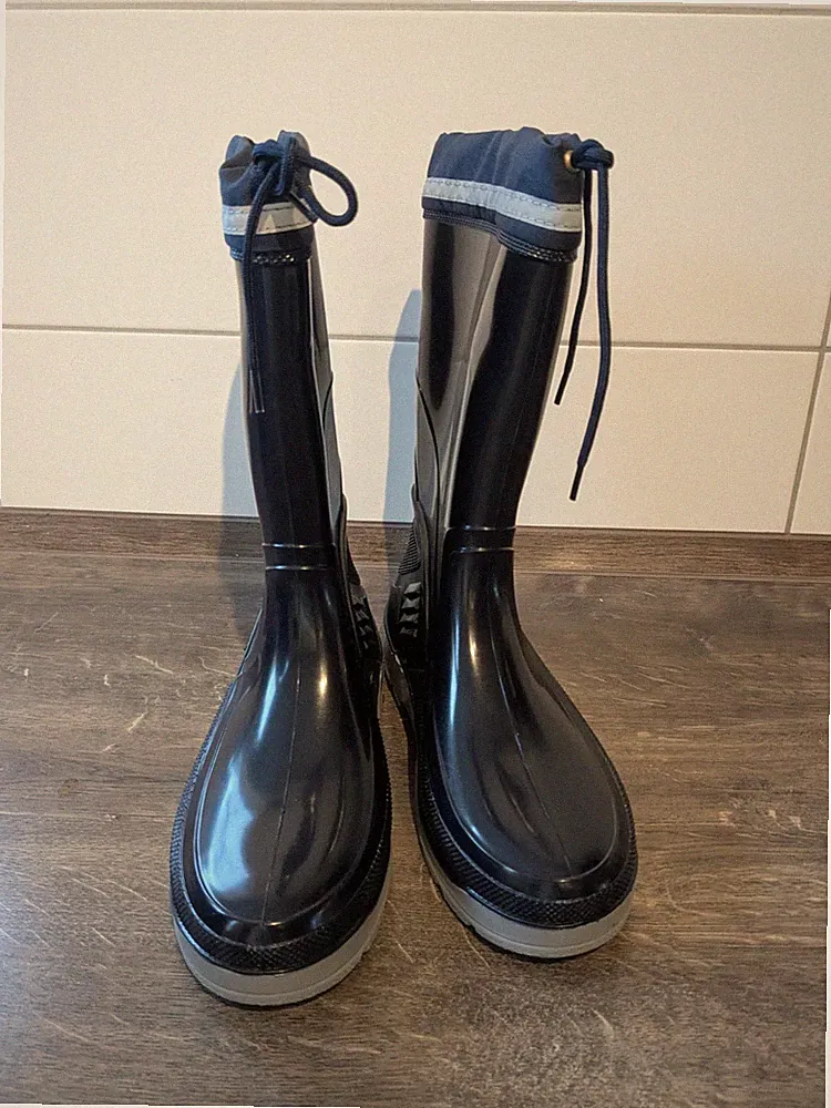 Nagelneue Gummistiefel, Größe 41