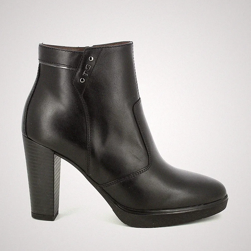 Nero Giardini Nummer 39. Stiefeletten Leder schwarz Absatz 9 cm. I513810D