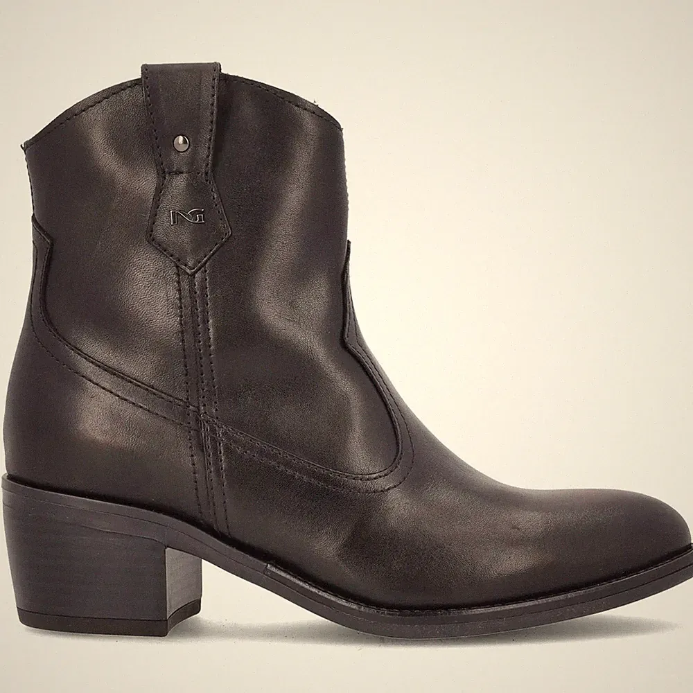 NeroGiardini kurze Stiefelette Mod. I513904D LEDER SCHWARZ Rabatt -35%