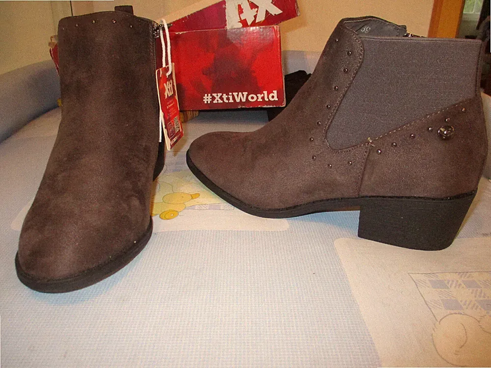 NEU Stiefeletten Gr. 39 von XTI Velourlseder graubraun schlamm leicht gefüttert