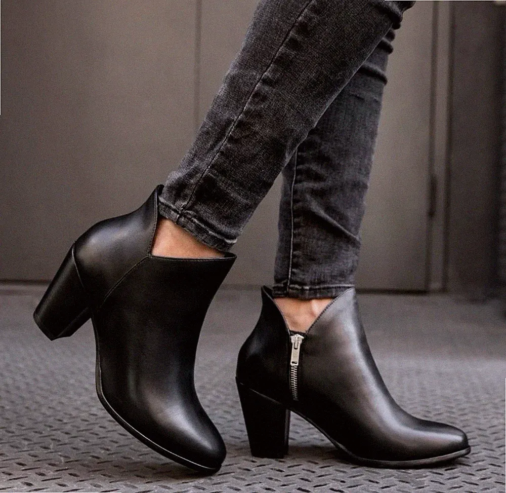 Neu Thursday Boot Company Damen schwarzer Absatz Uptown Leder Bootie Größe 9