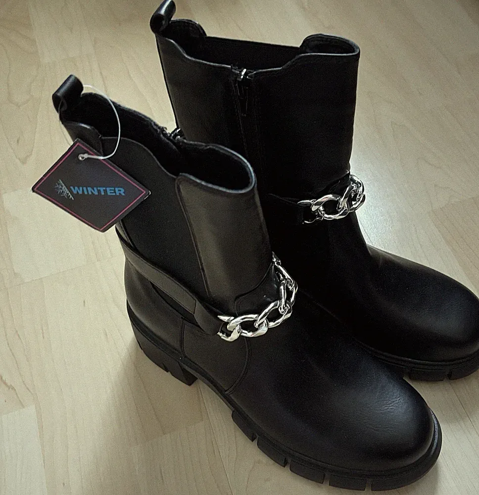 NEUE, Schicke Graceland Stiefeletten In Schwarz für Den Winter In Gr. 38/ NEU