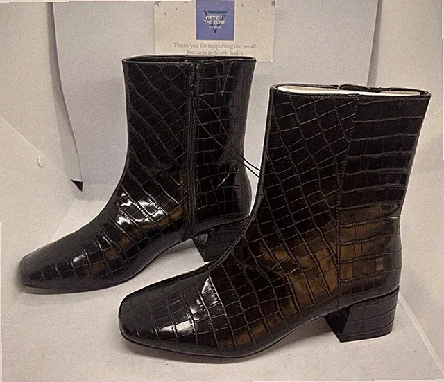 Neue schwarze Damenstiefel Kroko-Muster Blockabsatz Reißverschluss Größe UK 6 von M&S