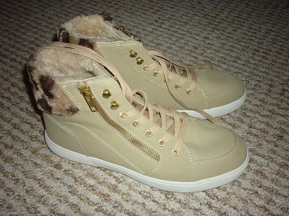 neue Stiefel, Stiefeletten, Leo-Fell, modern und schick Gr. 41