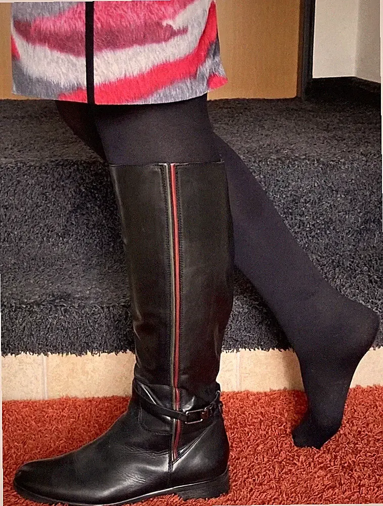 neuw. * Dei Colli * wunderschöne schwarze Lederstiefel * rote Ziernaht * Gr 39