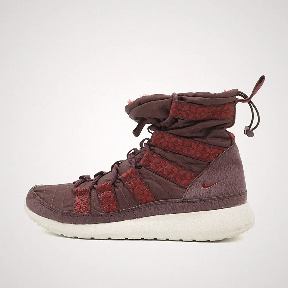 Nike Damen 615968-601 Stiefel Dunkelrot/Rot Sneakerboot Winterstiefel EU 38.5