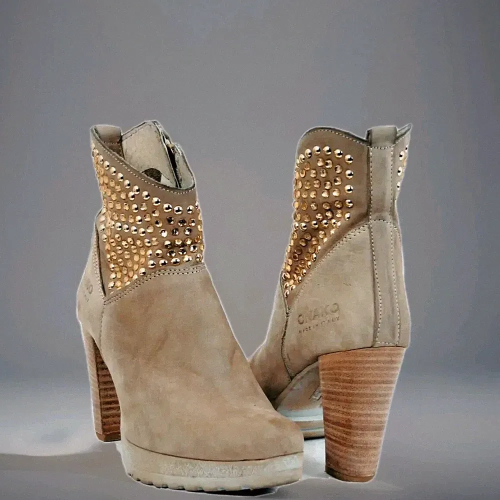 ONAKO Damen Stiefelette Ankle Made In Italy Wildleder Beige Mit Nieten 38