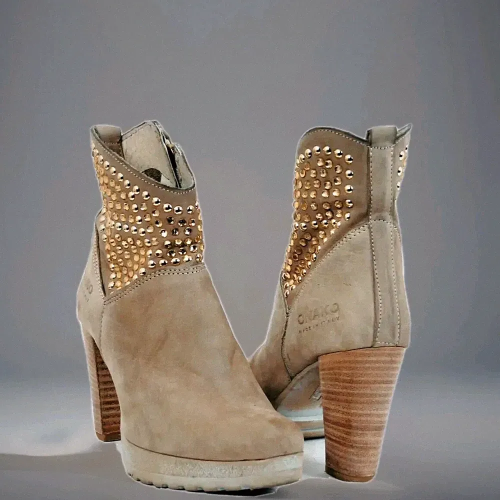 ONAKO Damen Stiefelette Ankle Made in Italy Wildleder Beige Sturm Nieten 38