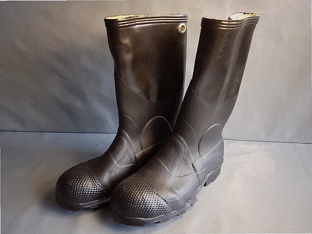 Original Bundeswehr Tretorn Gummistiefel mit Stahlkappe Gr. 40 ungetragen
