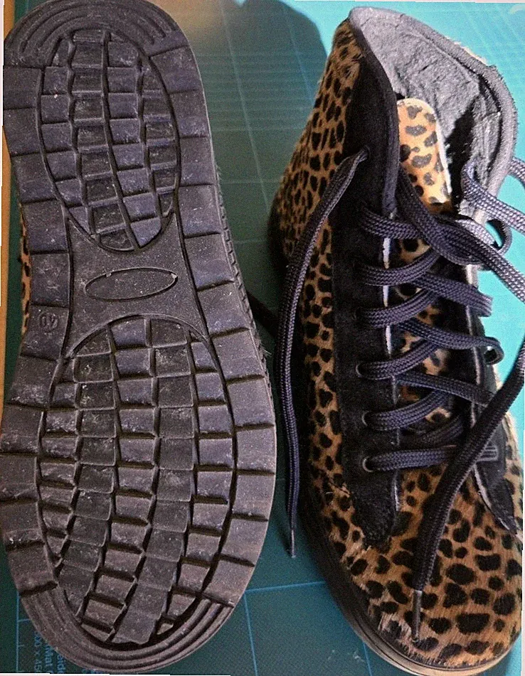 OSCAR, Lammfell - Stiefelette, Tiermuster, Gr. 40, neuwertig.