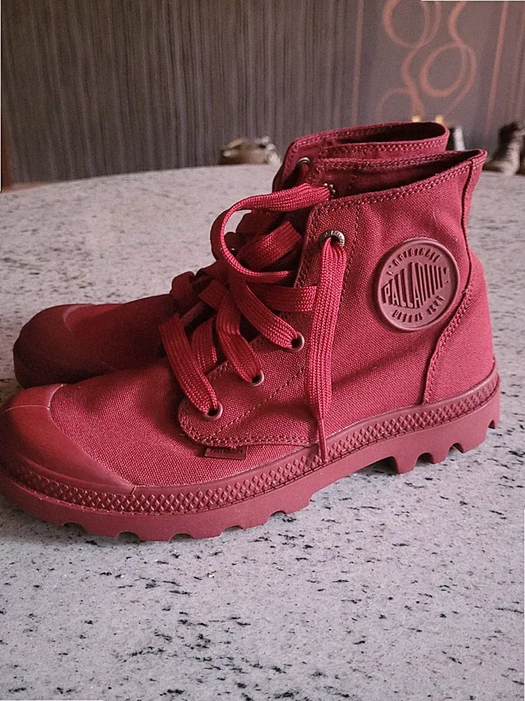 Palladium Pampa Hi Mono Canvas-Stiefel in einem dunklen Rotton Gr.37, ungetragen