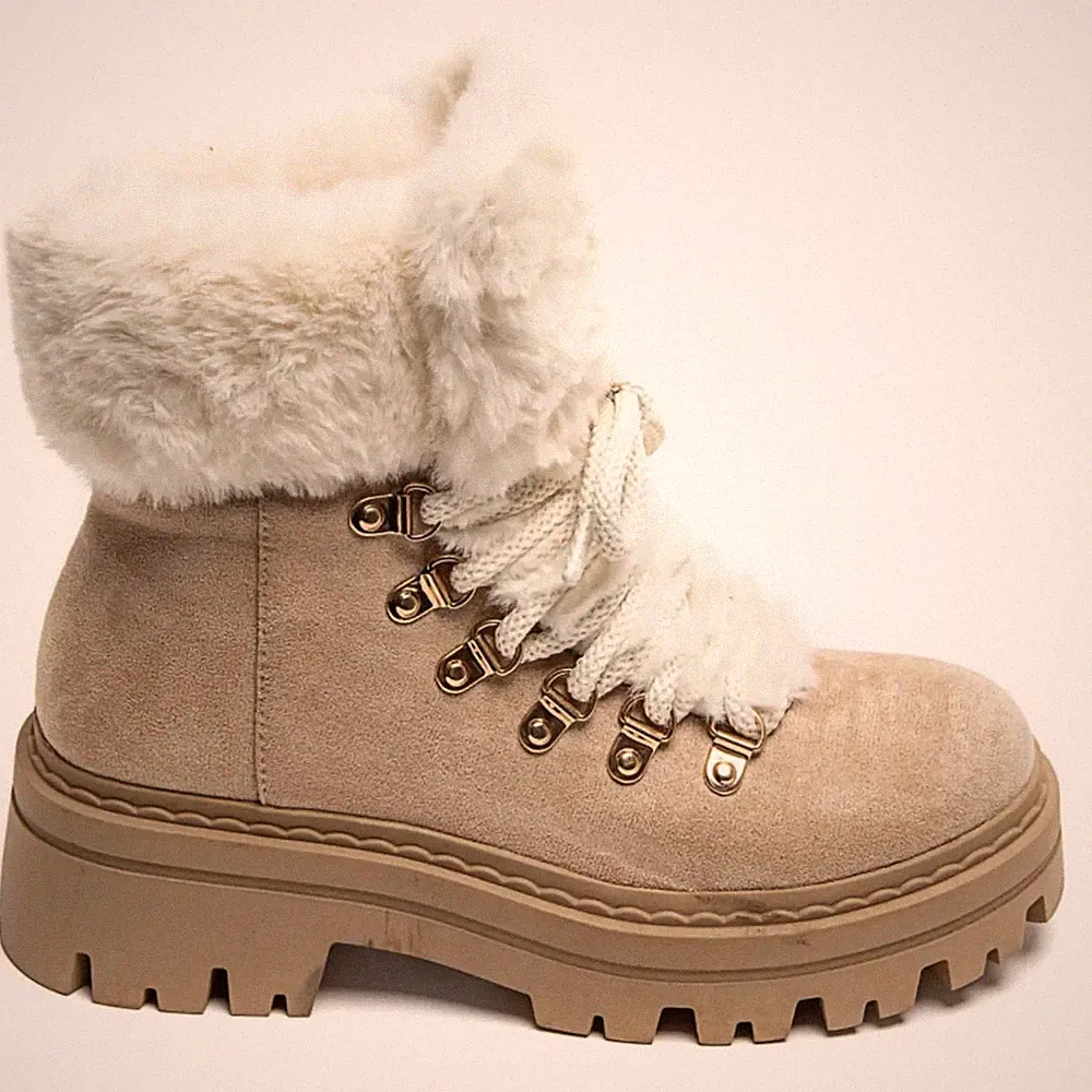 PeachyBoots Flauschige Winterstiefel Beige