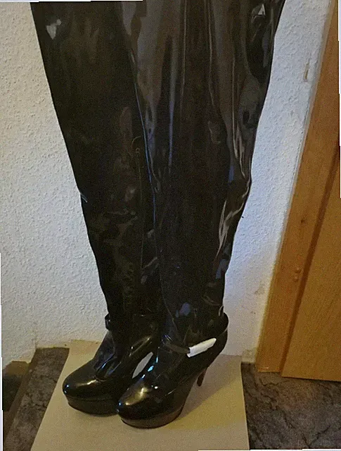 Plateau Overknee Stiefel Lack Black