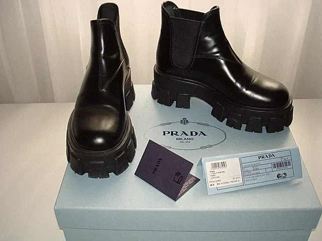 PRADA Boots MONOLITH ankle boots chelsea boots in schwarz / KP 980 Euro TOP