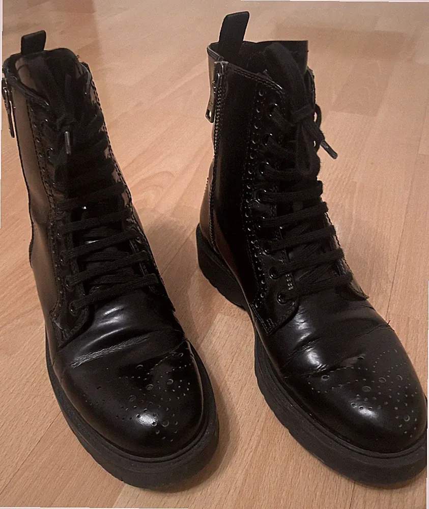 Prada Stiefel Gr. 37, Lackleder Schwarz