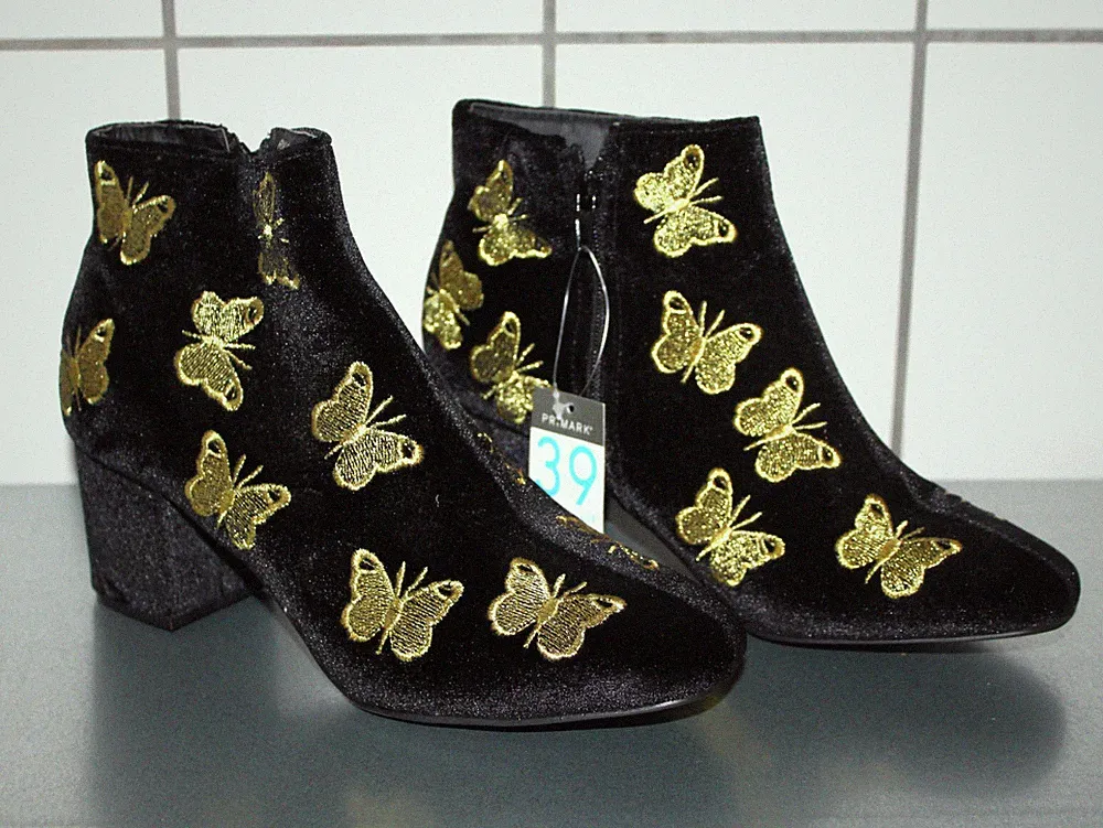 Primark Damen Stiefel Stiefeletten ungetragen Boots Schmetterlinge schwarz Gr.39