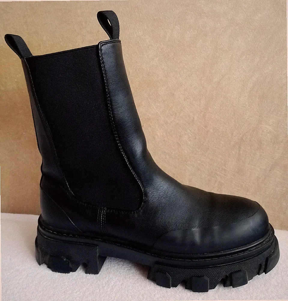 PUBLIC DESIRE Boots Stiefel kurz Gr. 38 Gr. 5 schwarz