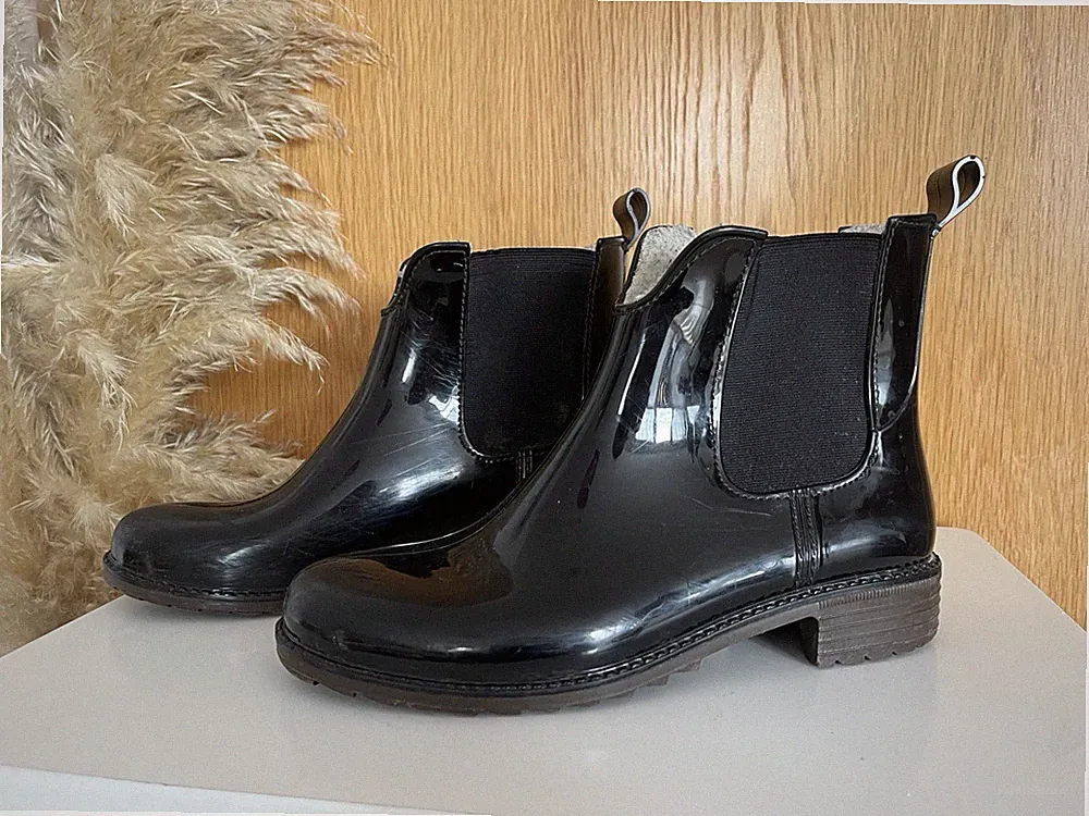 Rieker Damen Boots Gr. 37 schwarz Glanz Gummi Stiefel gefüttert Profil Sohle Top
