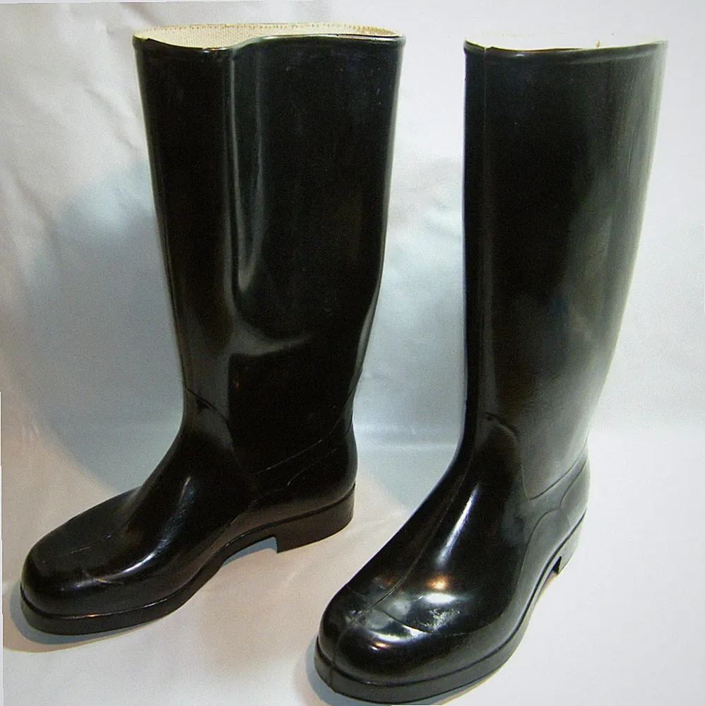 ROBUSTE GUMMISTIEFEL MIT PROFIL Gr 40 NEU