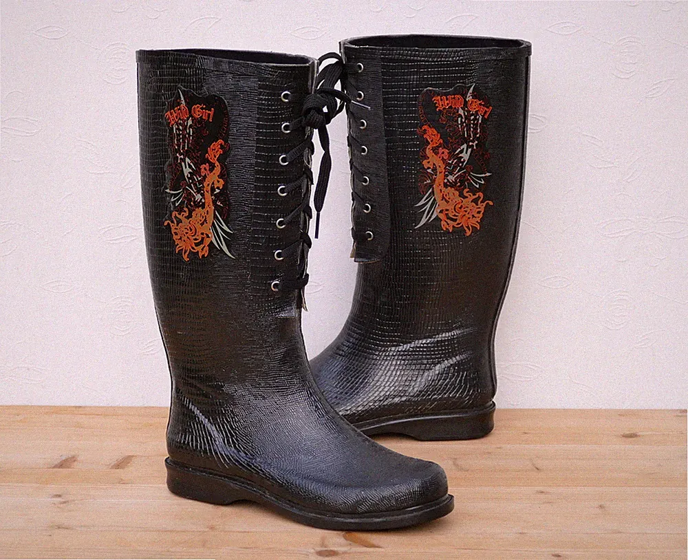 robuste Gummistiefel schwarz Schnürung Wild Girl Schlangenleder Struktur Gr. 38