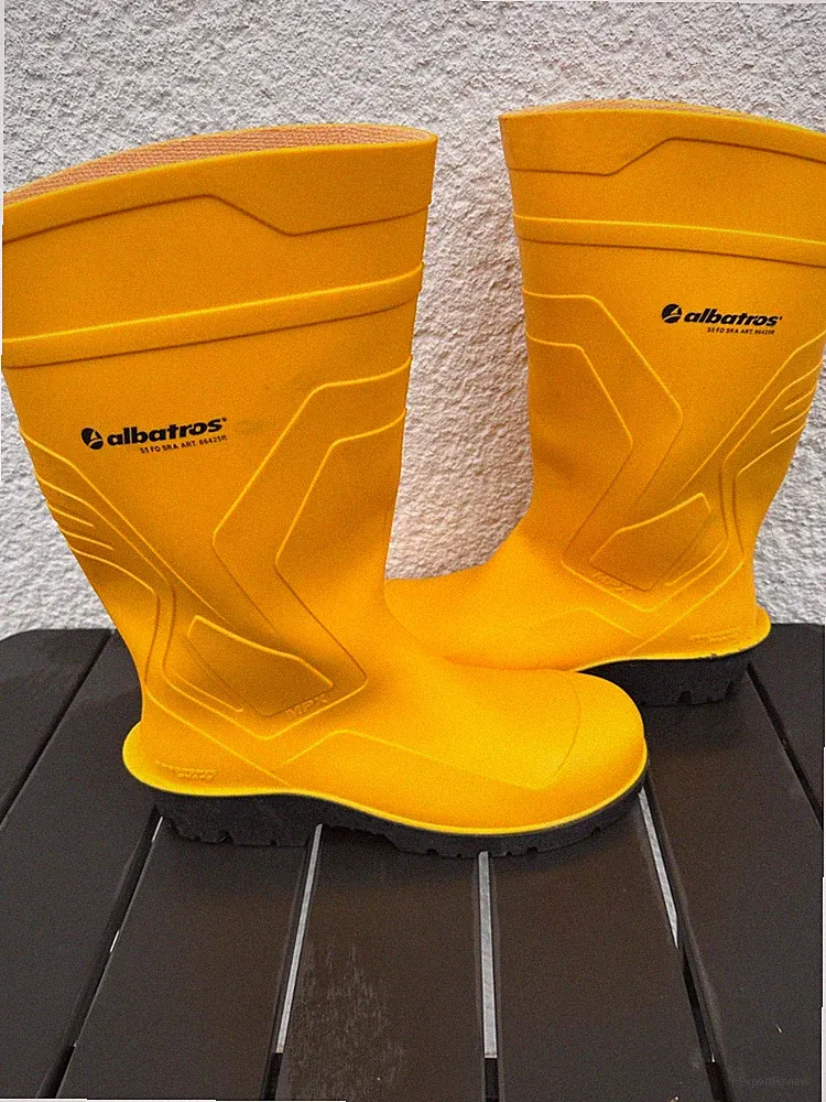 Robuste Gummistiefel von Albatros Gr.44 fallen wie Gr.45 aus