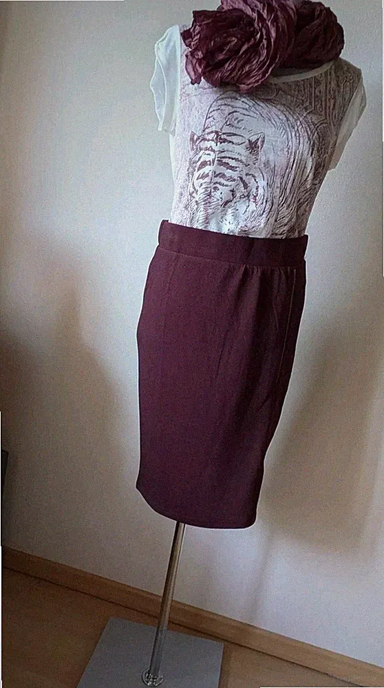 Rock Burgund Gr.L b.Young Neu Bequem , Toll mit Stiefel ,Gummibund Modefarbe
