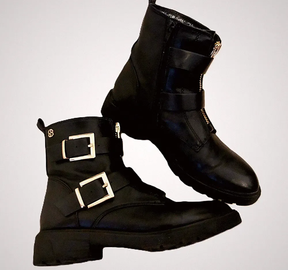 s.Oliver Cowboy/Biker Ankle Boot , schwarz,Logo,Gr.39