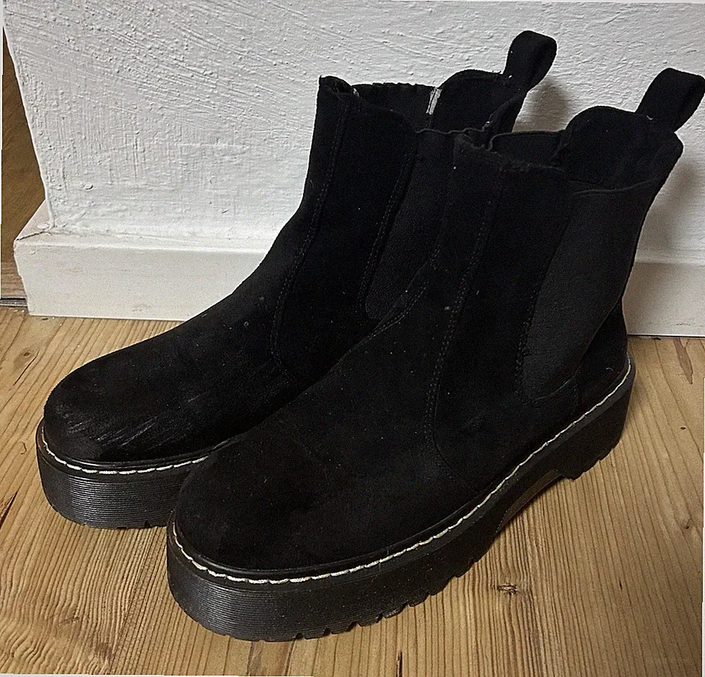 Schicke schwarze Chelsea-Boots, für Damen, erhöhte Sohle, Wildlederoptik, Gr. 40