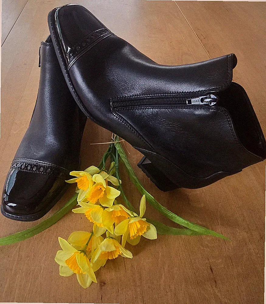 schicker Damen Lederschuh Stiefeletten schwarz Gr. 6 12 ca. 4142