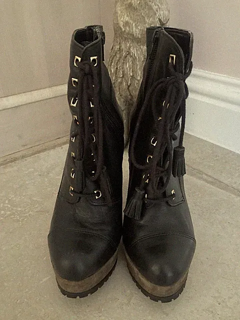 SCHÖNE CARVELA STIEFEL GRÖßE UK 4 SCHWARZ LEDER HOHER ABSATZ SEITLICHER REISSVERSCHLUSS EINMAL GETRAGEN